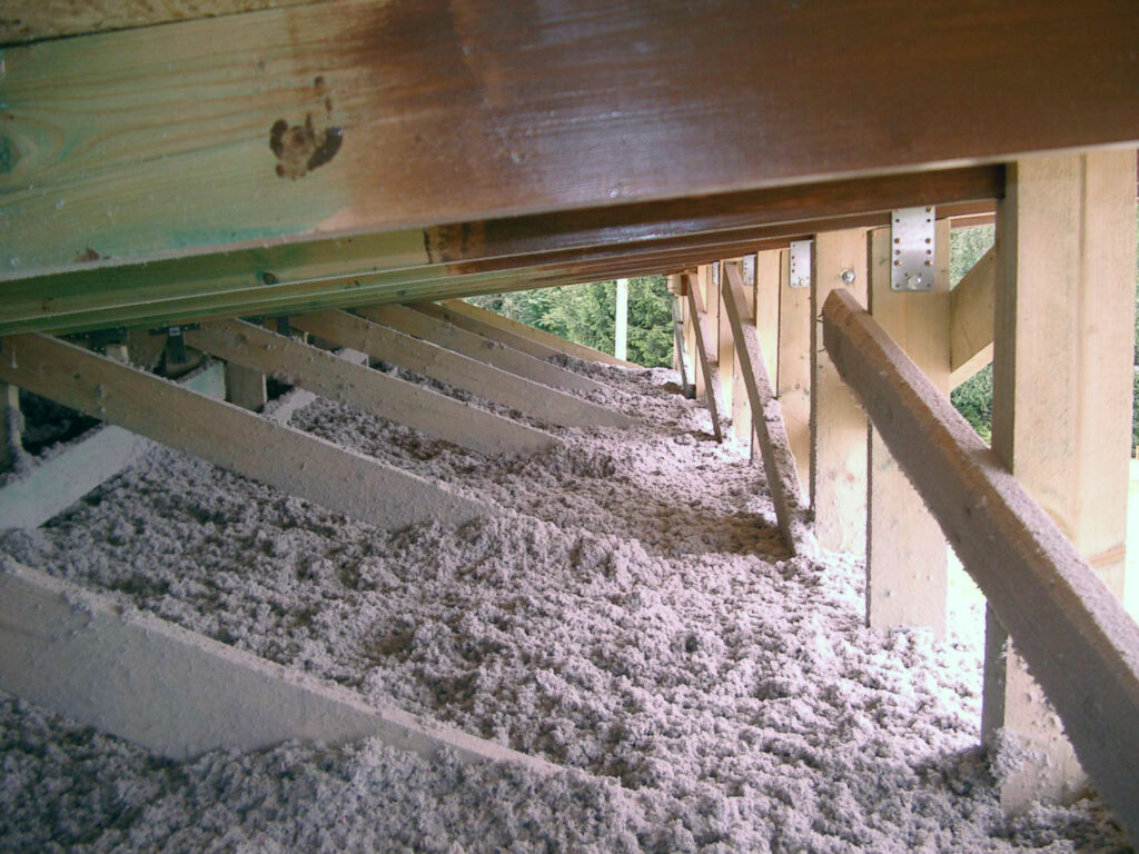 Izolace volným foukání - volné půdy