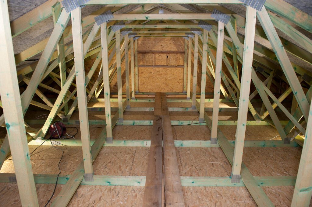 Vyklizená půda připravená na foukanou izolaci Climatizer Plus®.