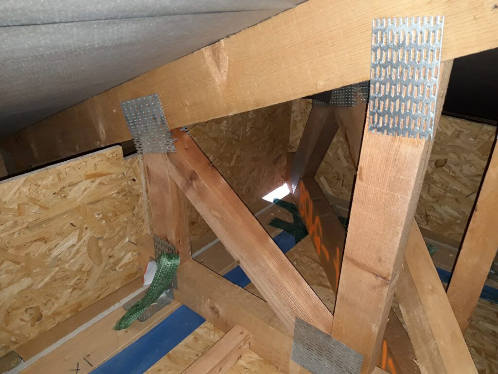 Protivětrová a&nbsp;stabilizační zábrana.